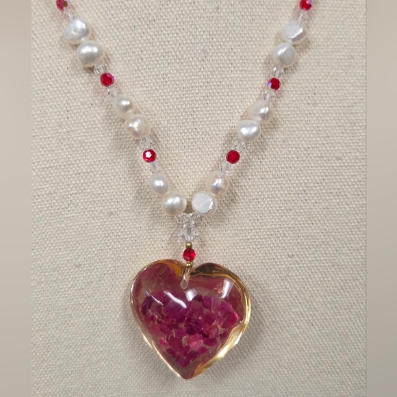 Lee Sands Freshwater Pearl Lucite Heart Necklace - Picture 2 of 6